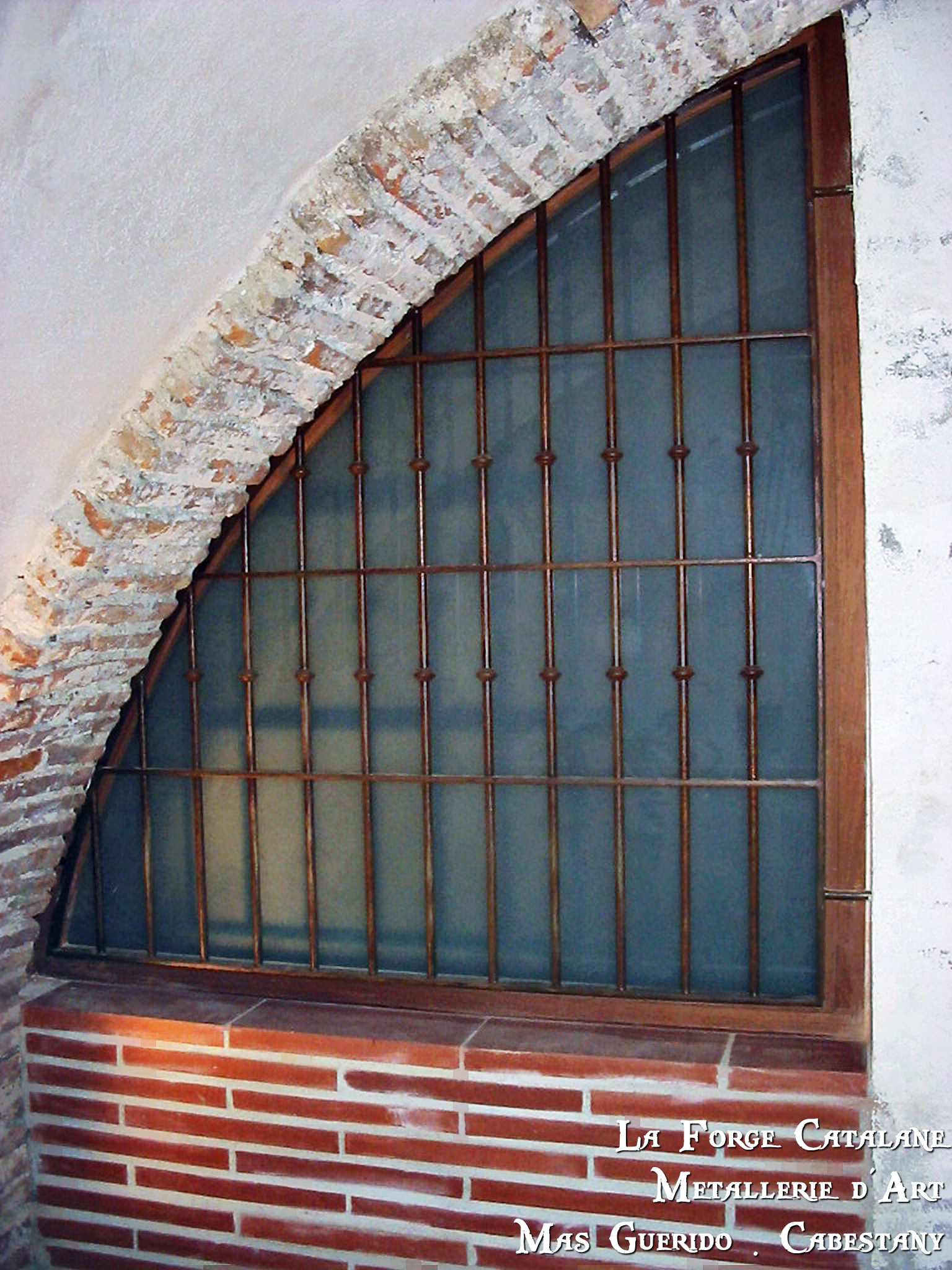 grille fixe barreaux ronds bagues cintrage fer Forge Catalane Cabestany.jpg